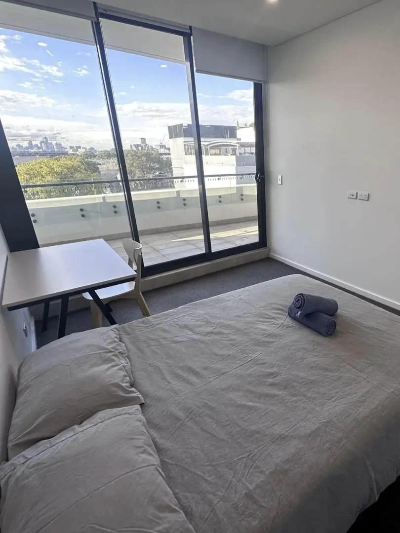 隨緣找人接 倫敦2b2b 九月帶家具
