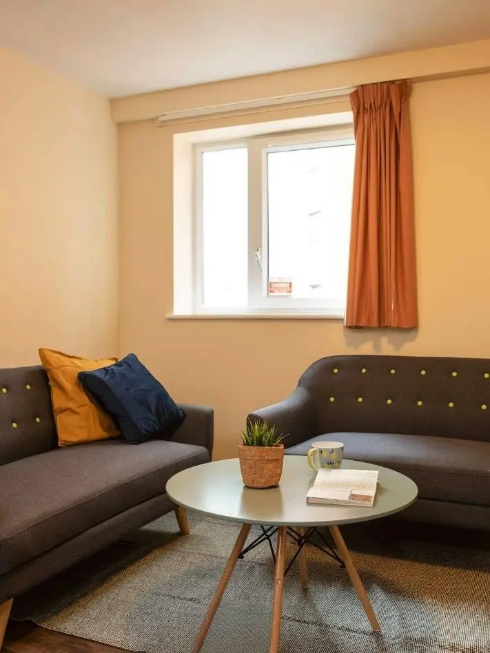 伯明罕住這直接躺平🛌，包bill獨衛