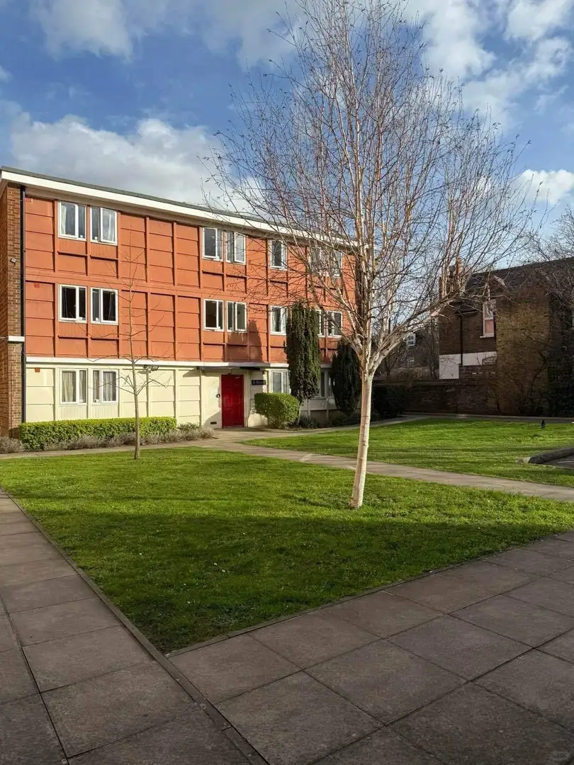 UAL camberwell 校區走路到校，studio 299磅