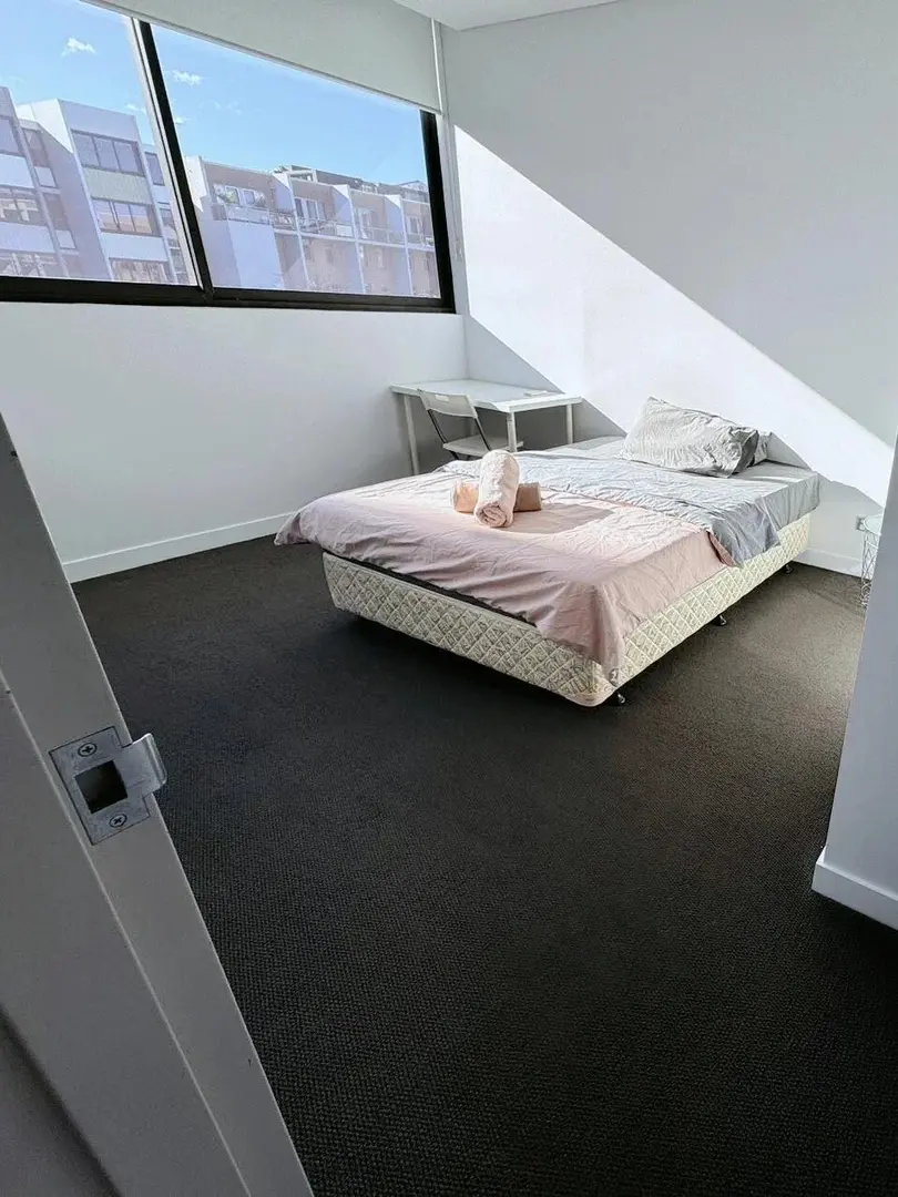 🏠 絕佳位置！Waterloo陽光2b2b招室友啦