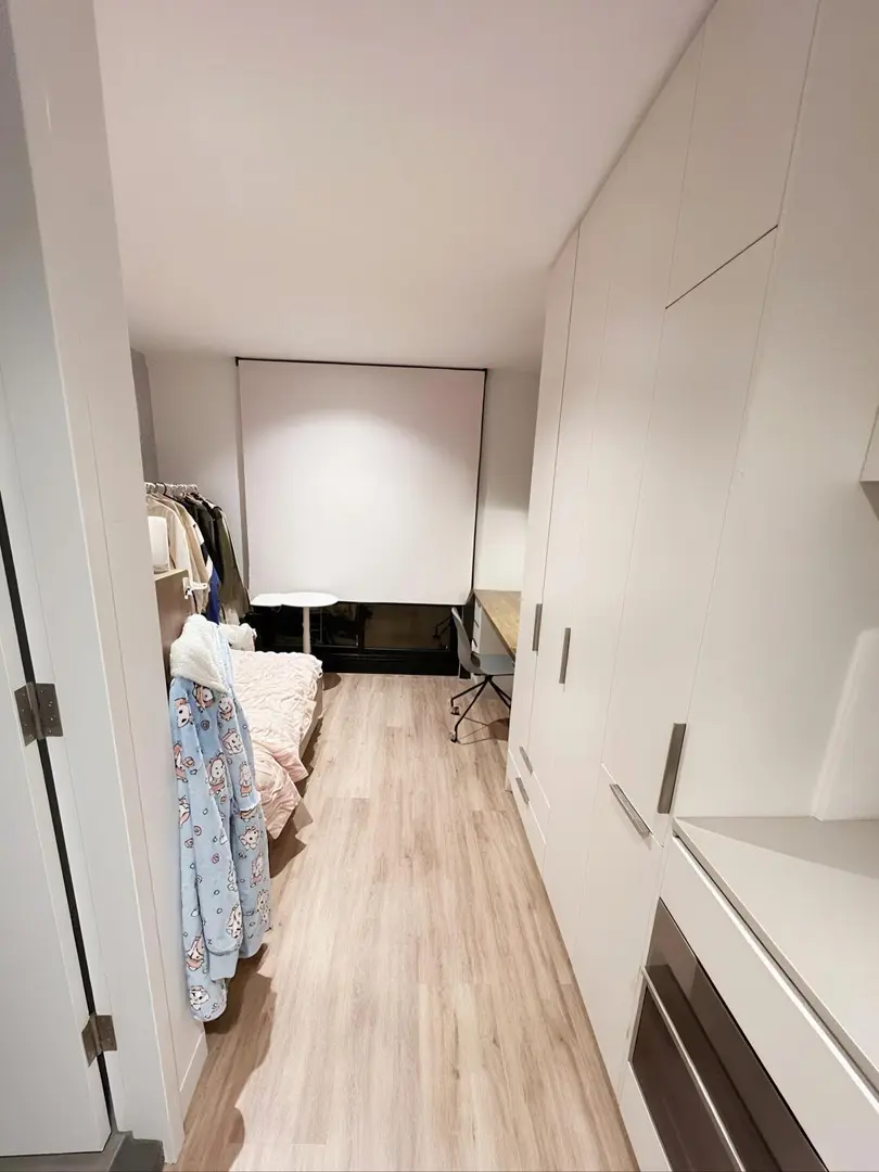 曼城 轉租一間studio 2xx包bill走路上學