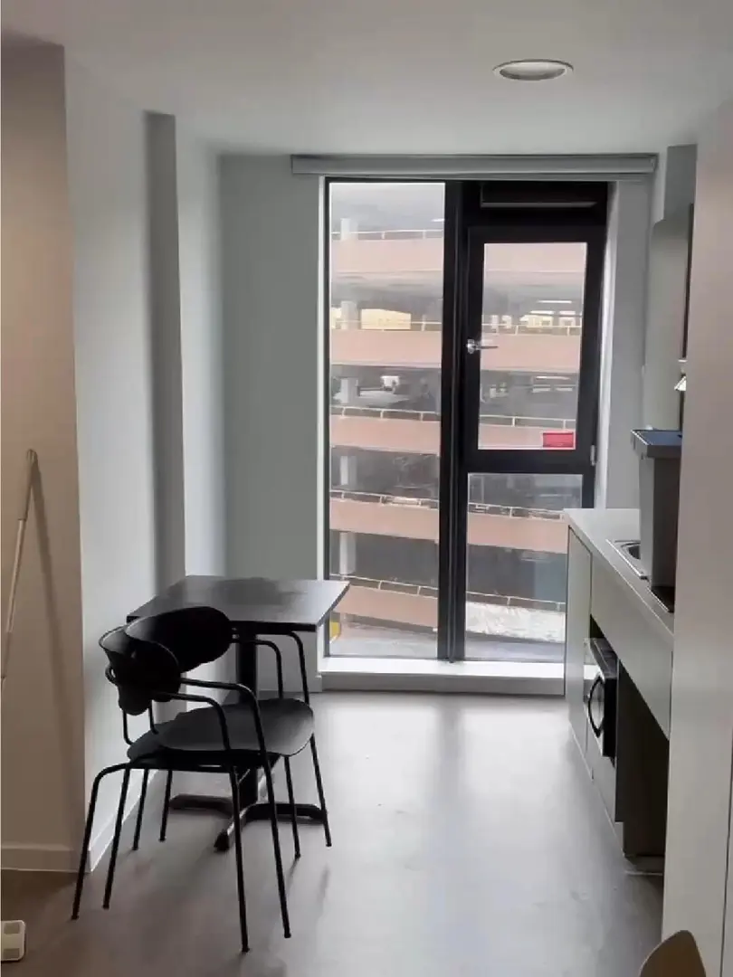 布里斯托市中心✨雙落地窗高層studio～