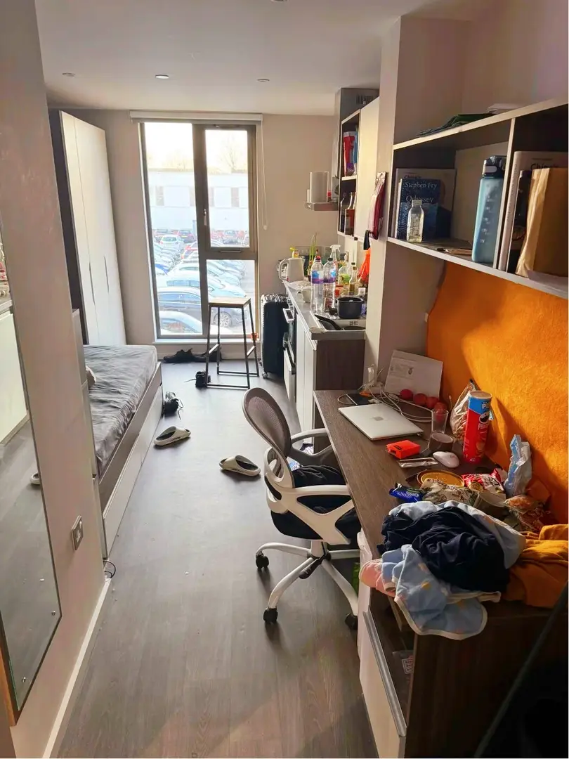 約克25fall普通家庭能住學校對面已經……