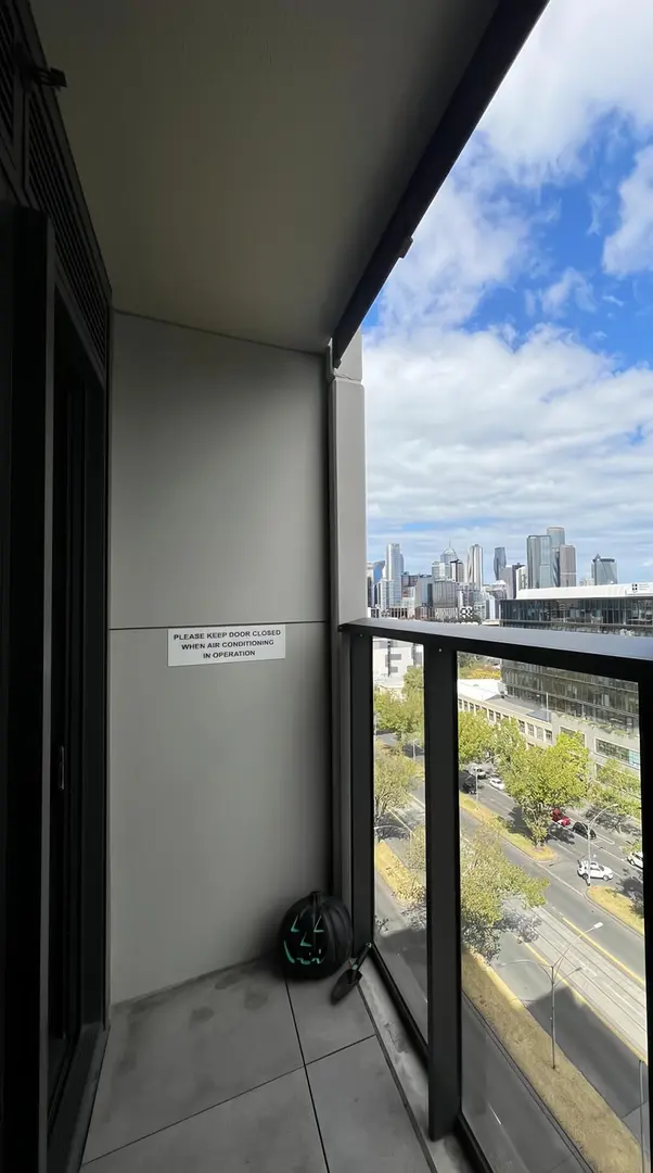 墨大對面竟還有帶陽台的studio？？
