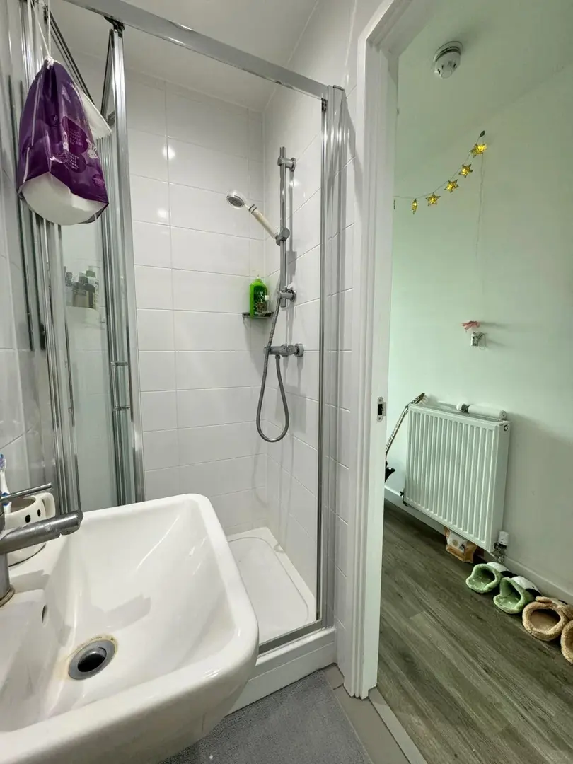 倫敦低價出單間 可小🔪租期cover者優先