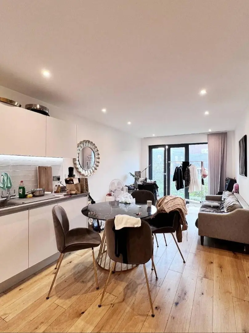 伯明罕撿漏 273pw學校附近1b1b 還能倆人住