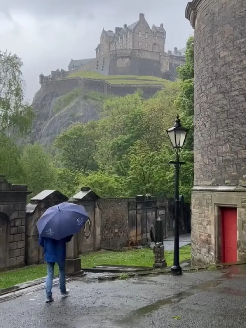 愛丁堡和雨天好配｜穿越回中古世紀的城市