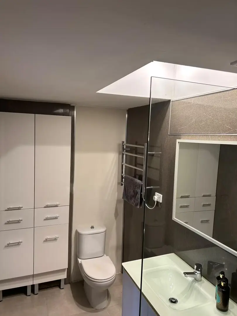 雪梨的1b找人接手，可雙人有陽台～