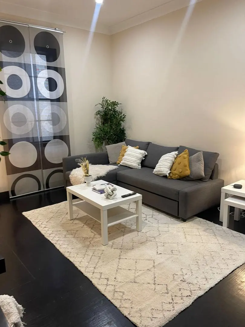 UCL可直達｜一區帶空調家具｜溫馨1b急招租～