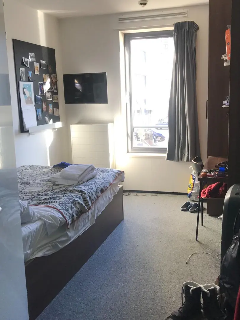 愛丁堡藝術學院25fall不住校門口那還住哪？