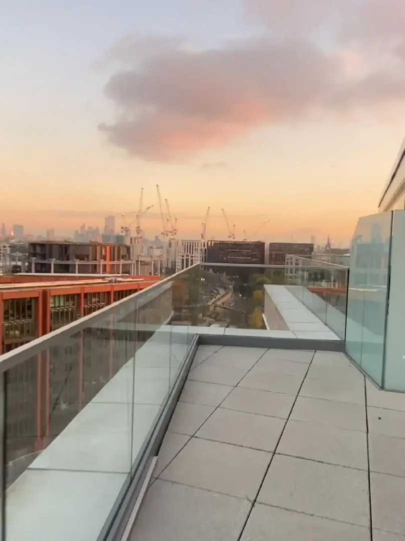 🏡 UCL旁2B2B顶层公寓｜私人露台