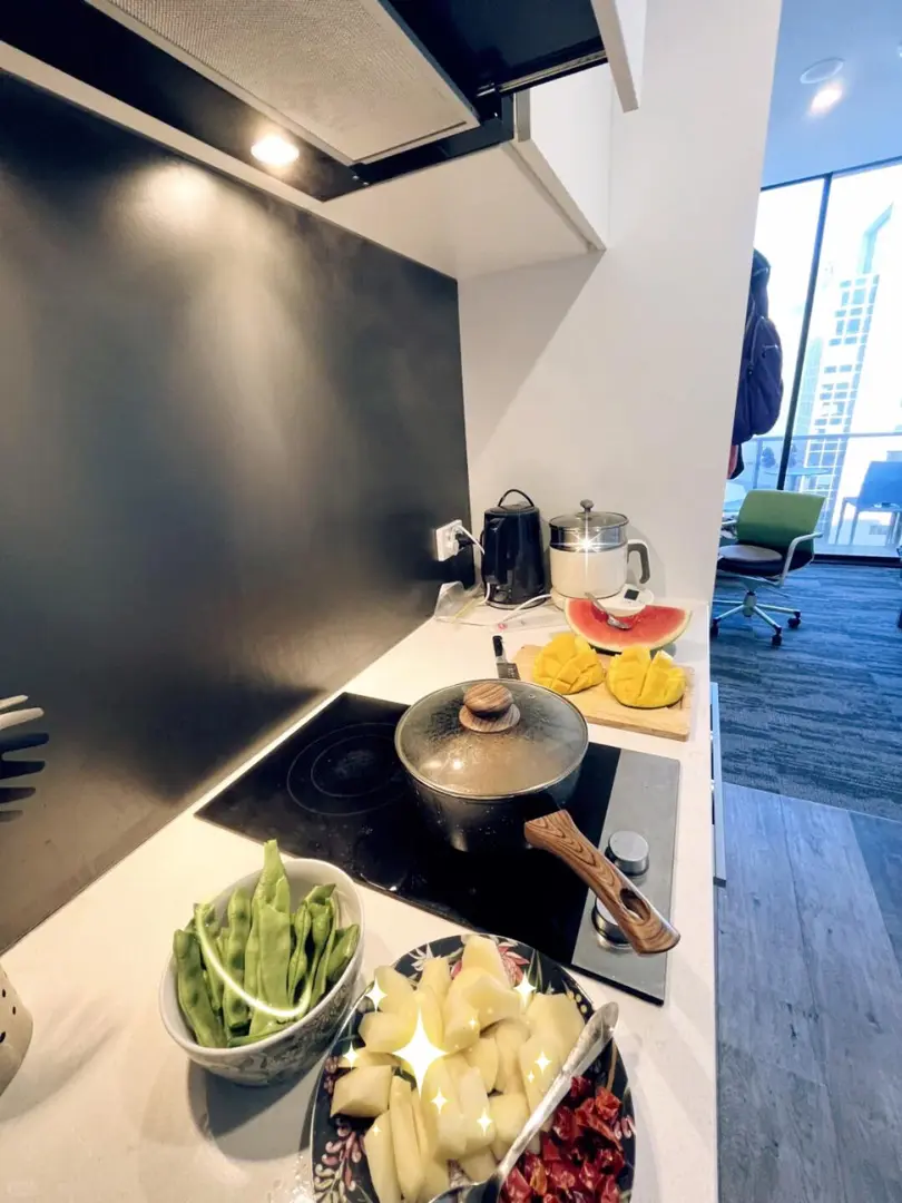 170米到RMIT｜ 出帶陽台的studio，包三餐