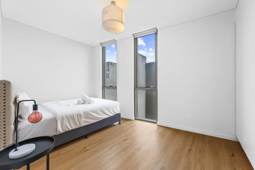 mascot3b2b，旁邊就是地鐵站，乾淨整潔