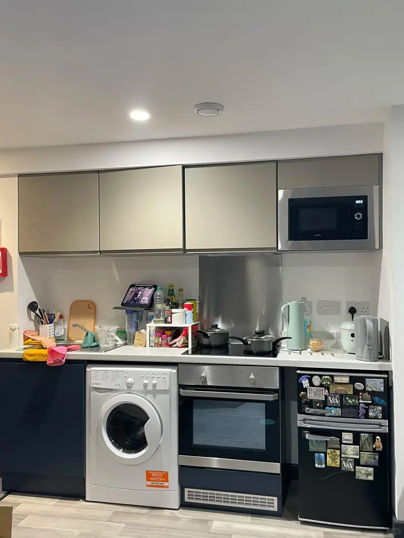 利茲大學旁邊落地窗studio帶洗衣機沒刪就在