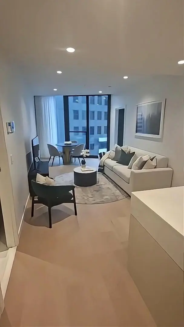 墨爾本Southbank急出‼️包家具的1b1b