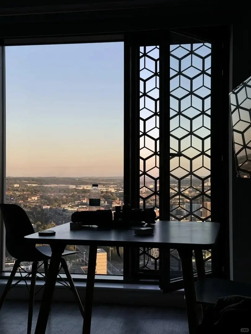 🚶走路就能到ual的獨衛studio！