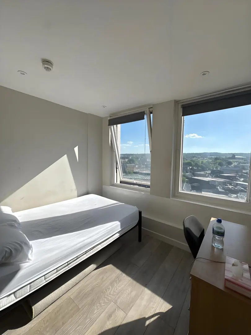 利茲大學旁189pw包bill 帶洗烘的studio