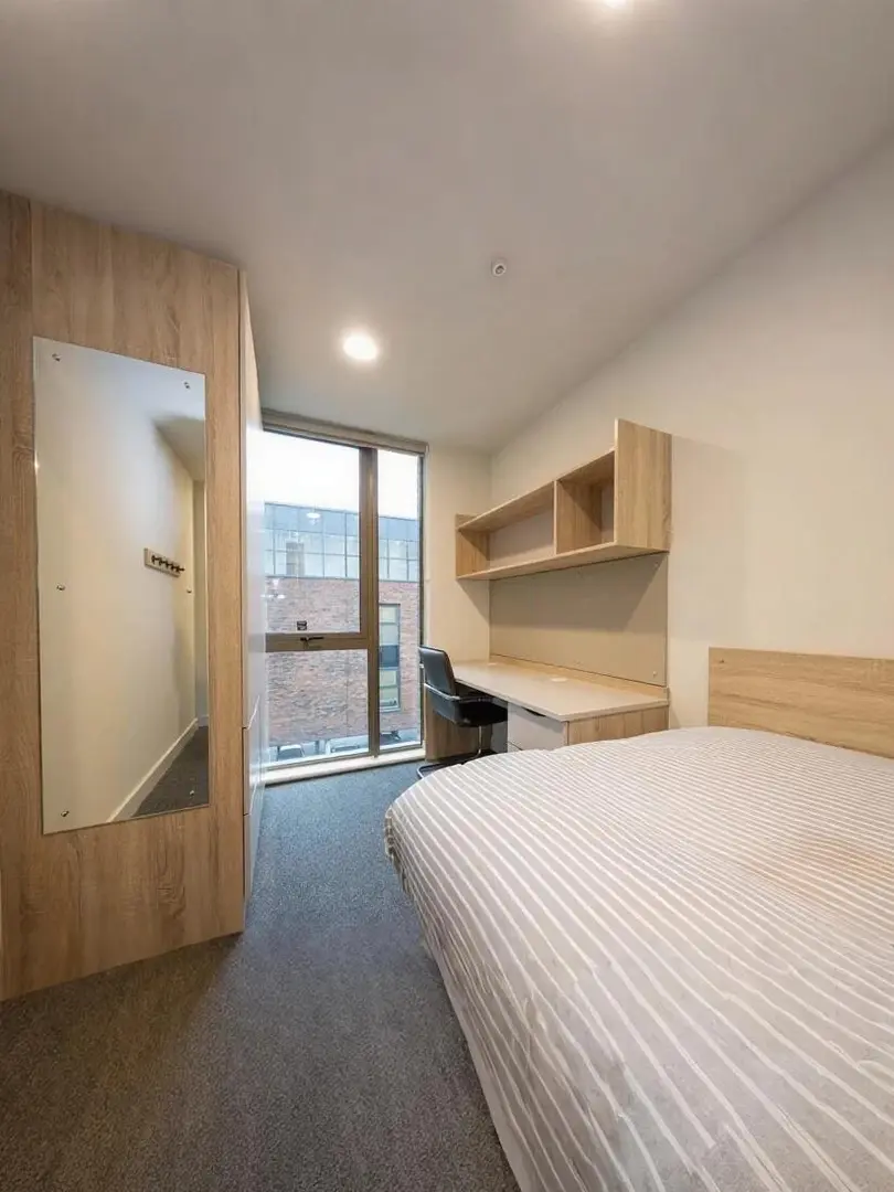 愛丁堡，急蹲室友｜包bill帶家具！