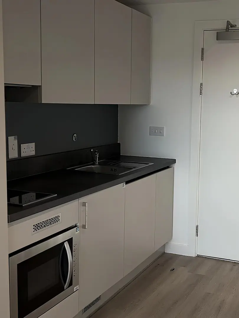 15芬中到華威大學的studio｜包bill2oo拿下