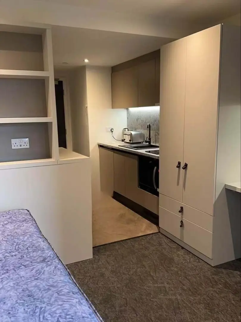 曼大一個人住這個獨衛studio，幸福感滿滿～