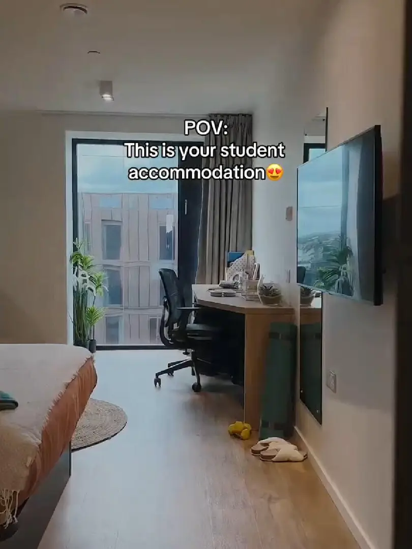 考文垂轉租一間落地窗的公寓🙋