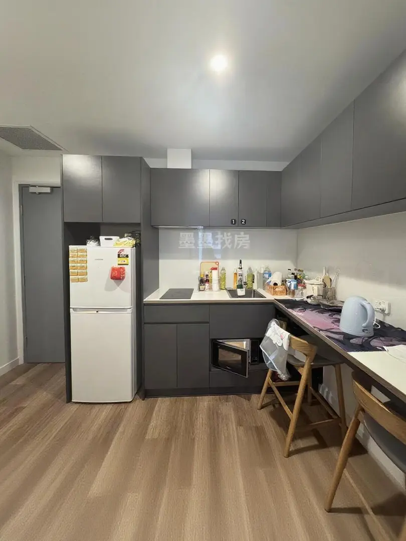 墨爾本留子回國，骨折➗腿著到校 studio🥹