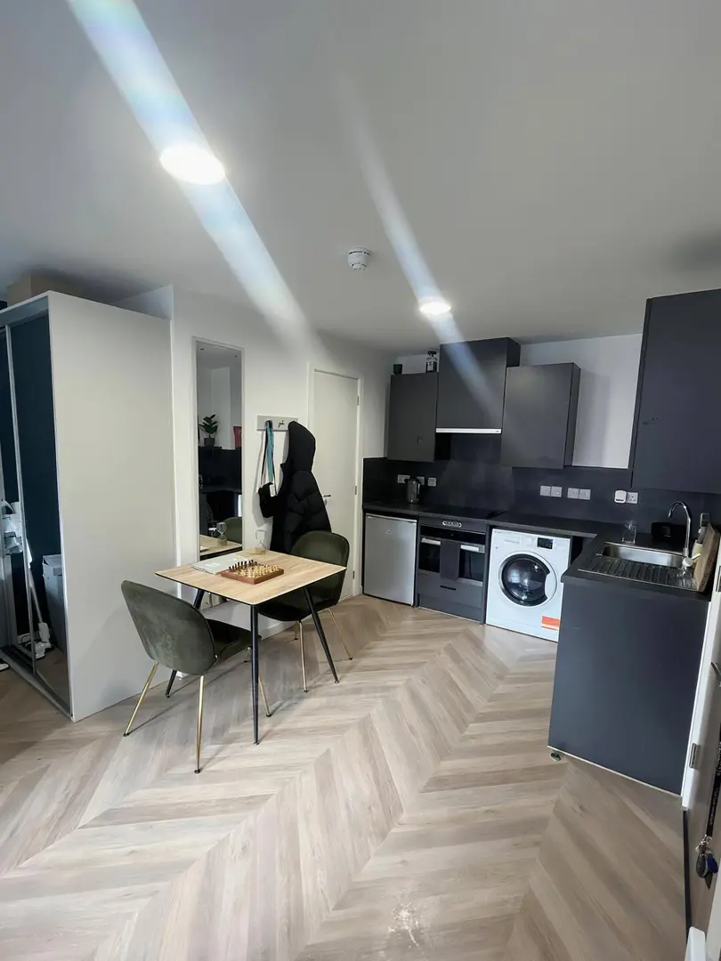 謝菲出30㎡大studio 近學校200pw