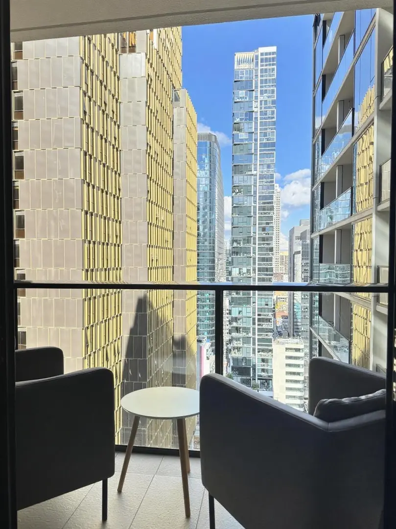 墨爾本city的1b1b🙏誠信找人接手～帶家具