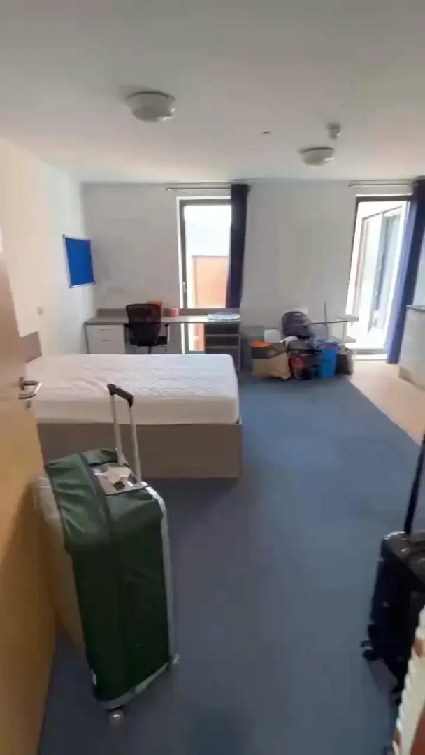 愛丁堡市區轉租一間22平大studio