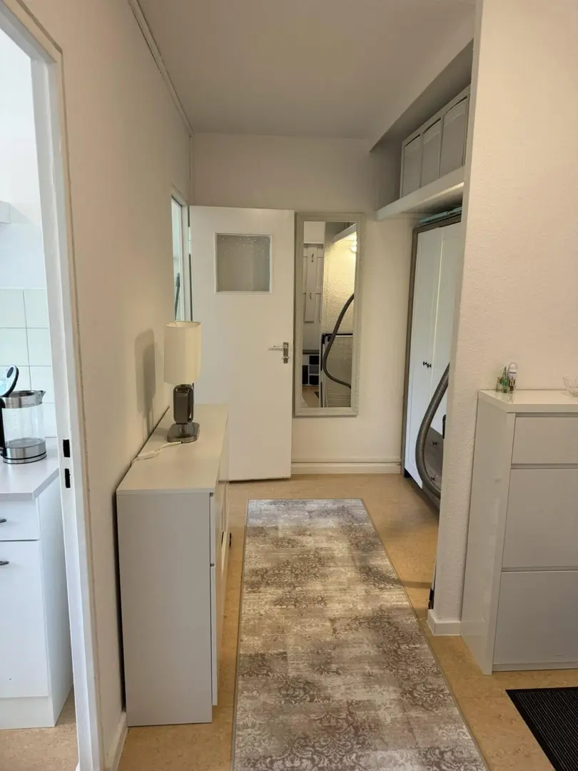 急轉UWM門口的2b｜帶家具家電｜房東直租