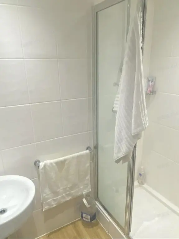 布里斯托公寓｜沒人能拒絕大落地窗studio吧