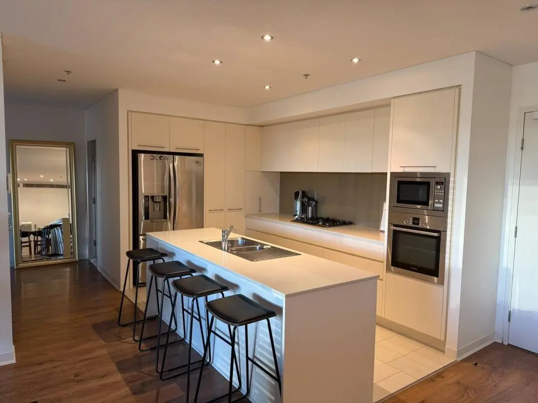 雪梨轉租 1b1b，可議價，帶大窗～