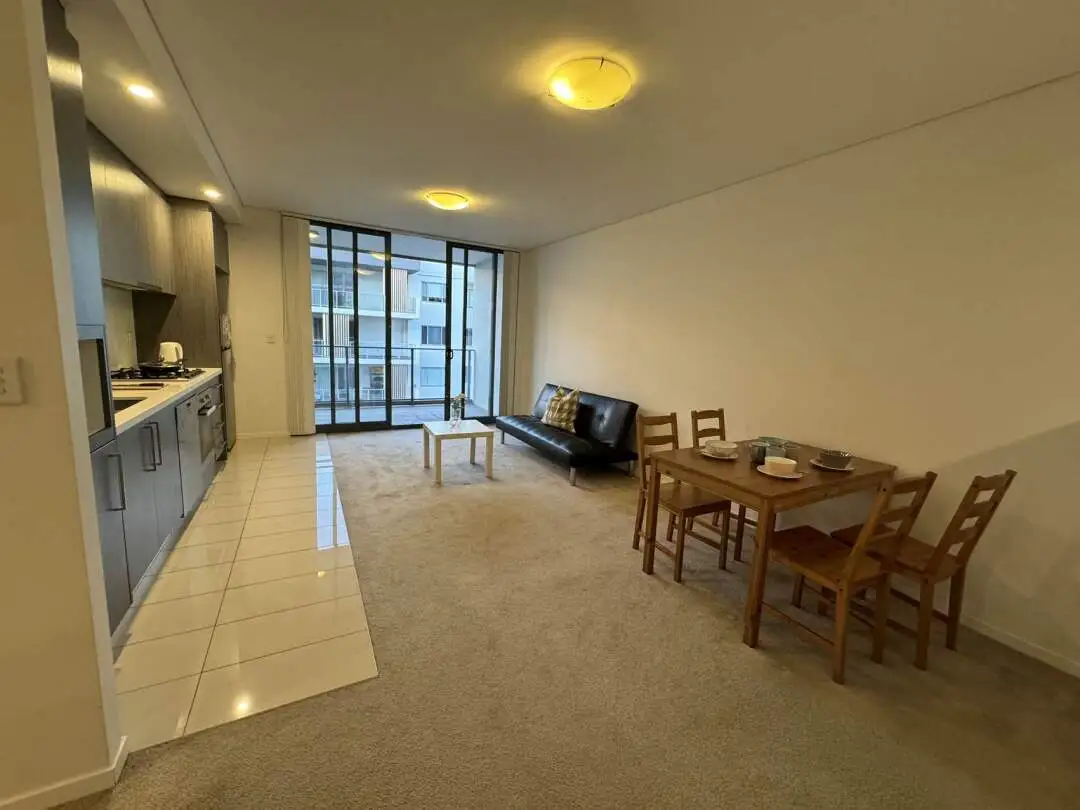 wolli creek幫同學轉租1b1b帶書房