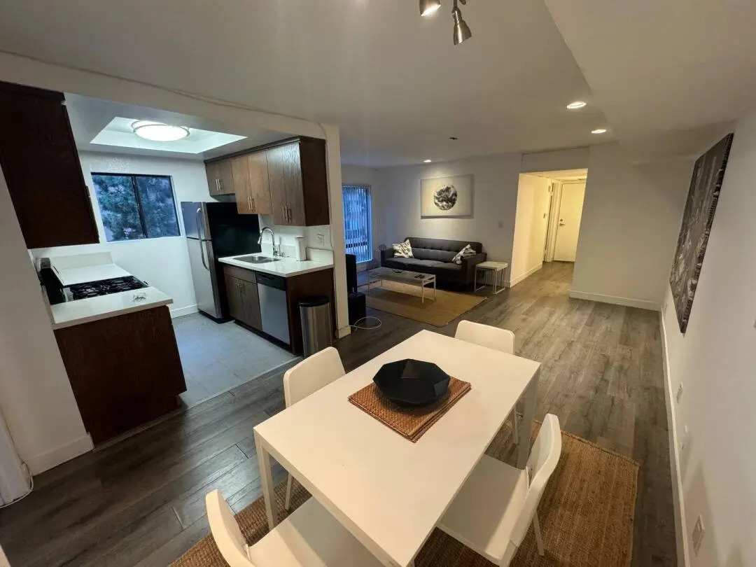 洛杉磯UCLA｜低價2b找女室友｜帶陽台、洗烘