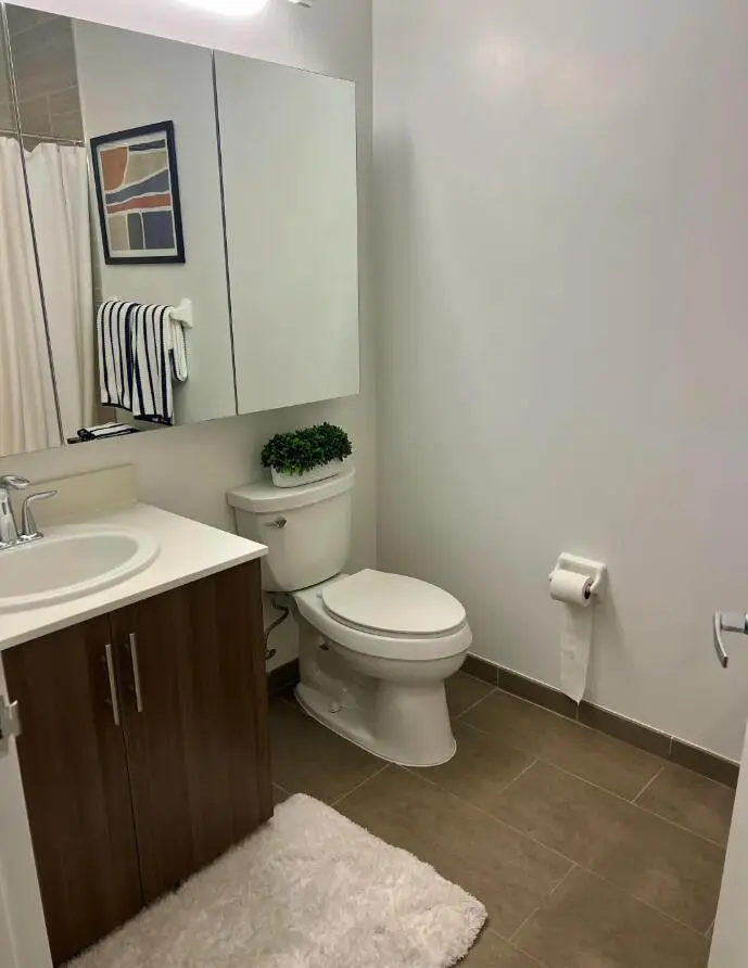 走路到ucl的大面積studio還不到400胖