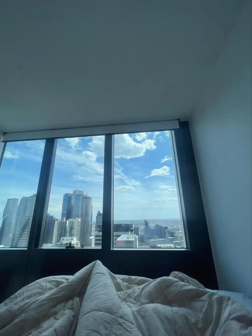 步行墨爾本大學，包bill還帶獨衛，蹲蹲室友