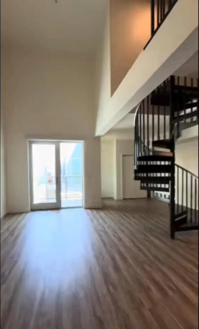 🔥KTown神仙複式1b1b！挑高天花板+城市景觀