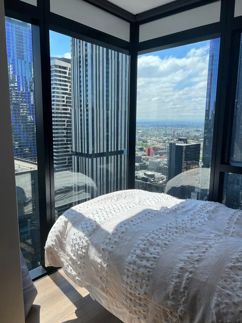 墨爾本高層雙窗studio轉租，包bill