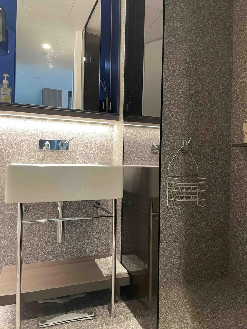 倫敦300pw 出個人1b1b有人接手嗎🥹 近UCL