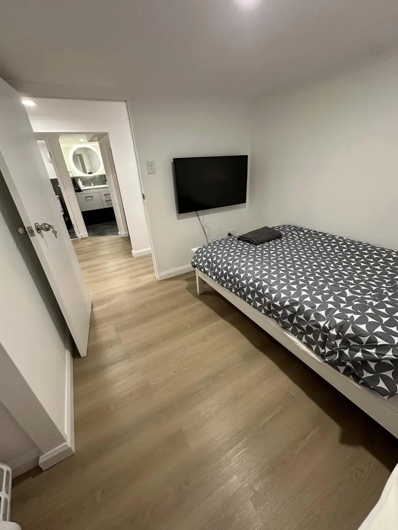 轉近ucla的2b，房東直租帶家具