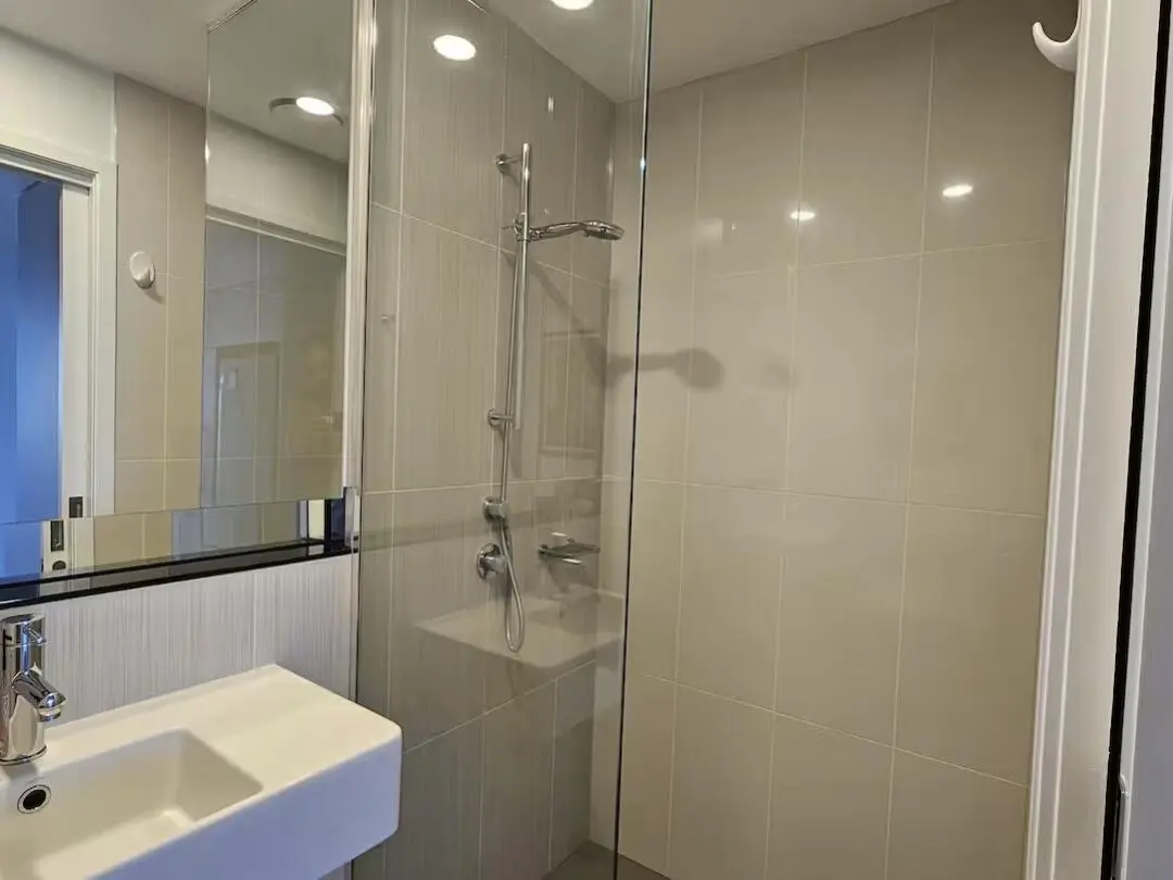 墨爾本低價轉高層1b1b｜大落地窗