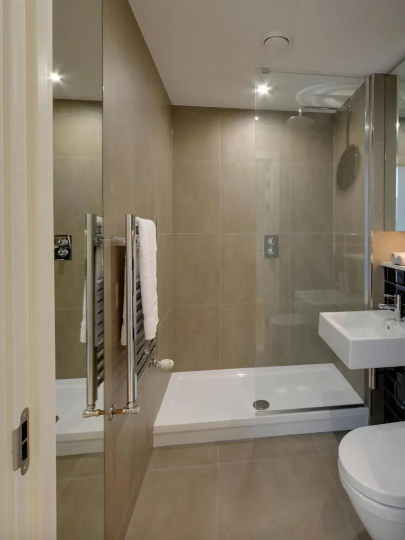 畢業回國 倫敦學校附近1b1b轉租 沒刪就在