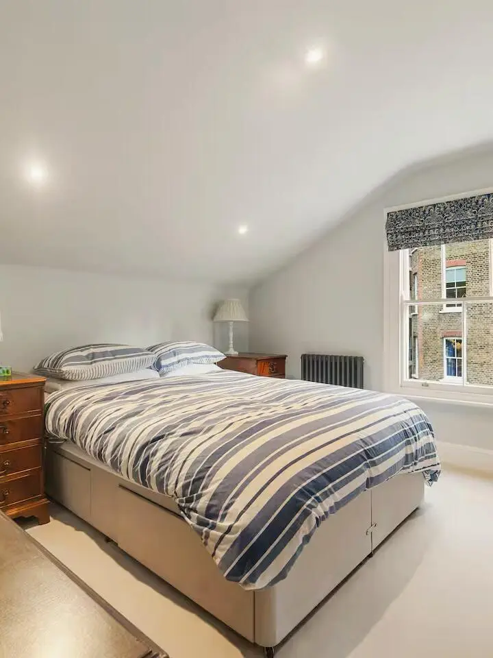 倫敦房東直租2b2b｜溫馨小窩，採光好～