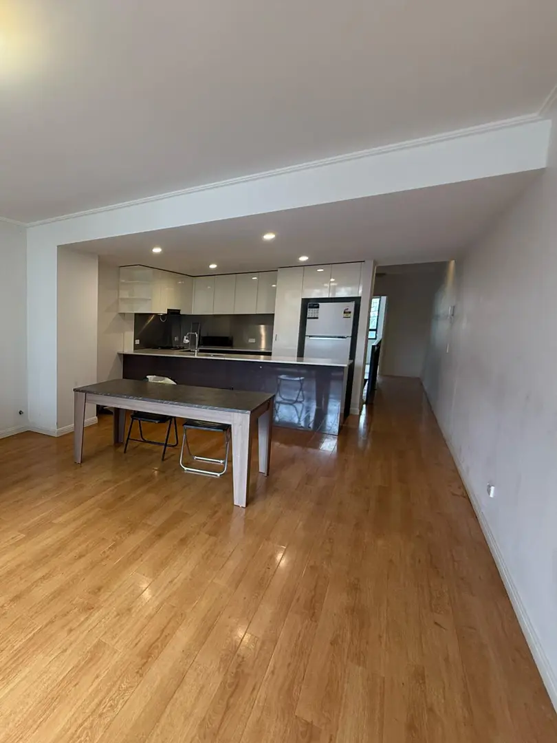 急轉雪梨3b2b主臥，帶泳池健身房，低預算來