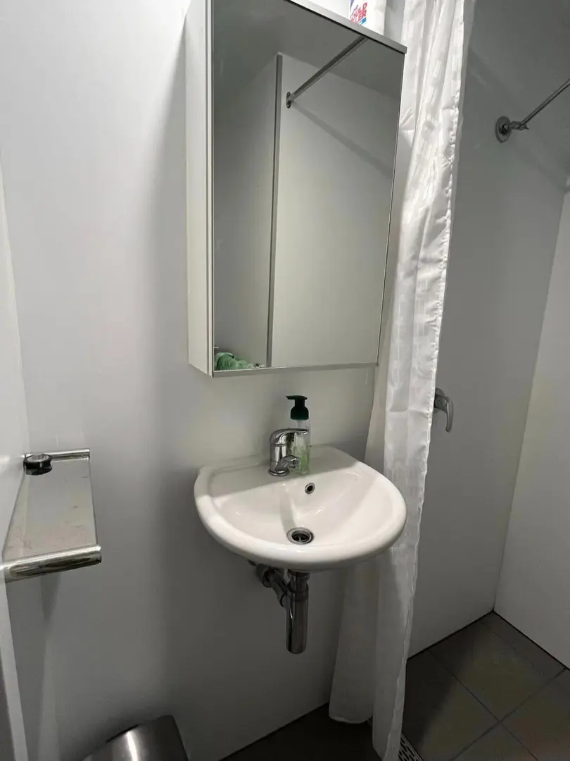 畢業回家了！曼大旁studio有人接嗎？