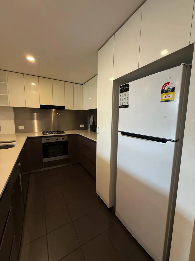 急轉雪梨3b2b主臥，帶泳池健身房，低預算來