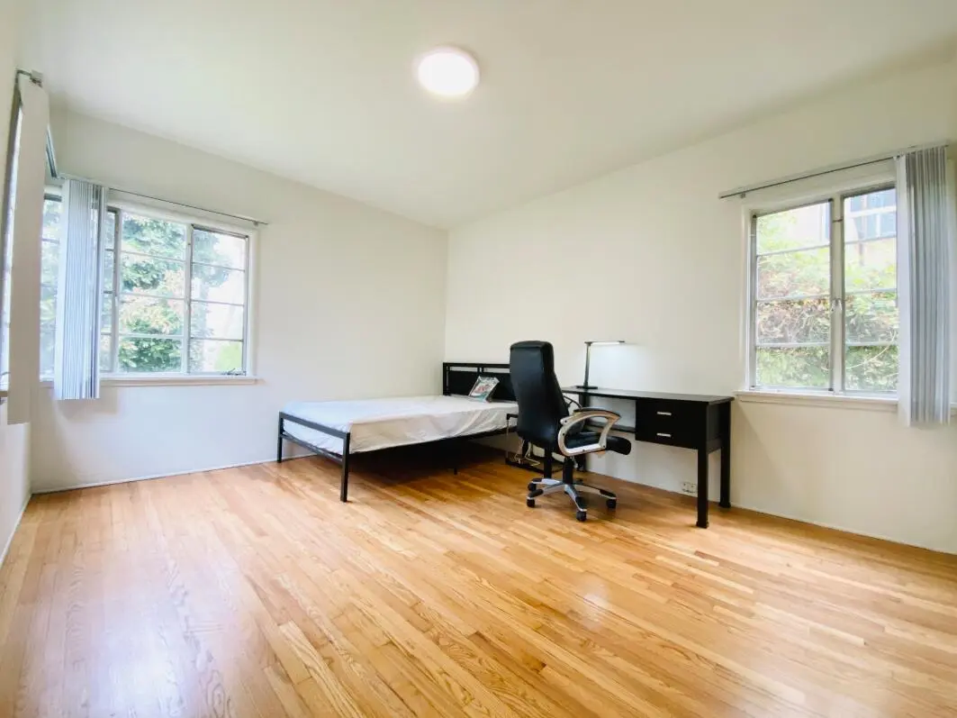 UCLA｜步行到校 🆘骨折價 【急租】