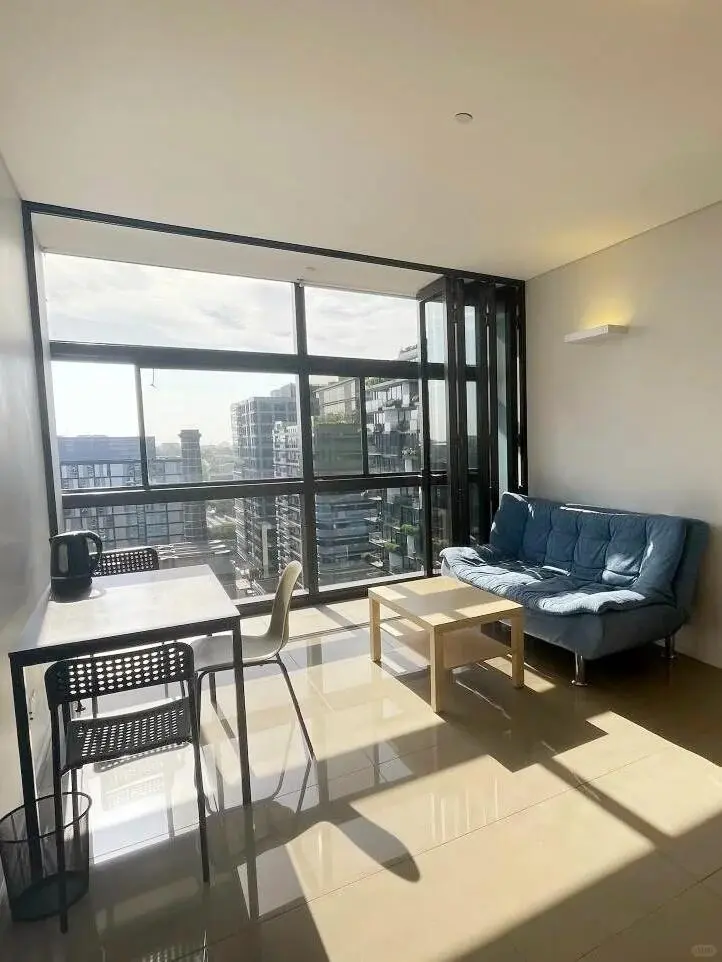 雪梨city低價蹲一個室友～帶家具租期可議