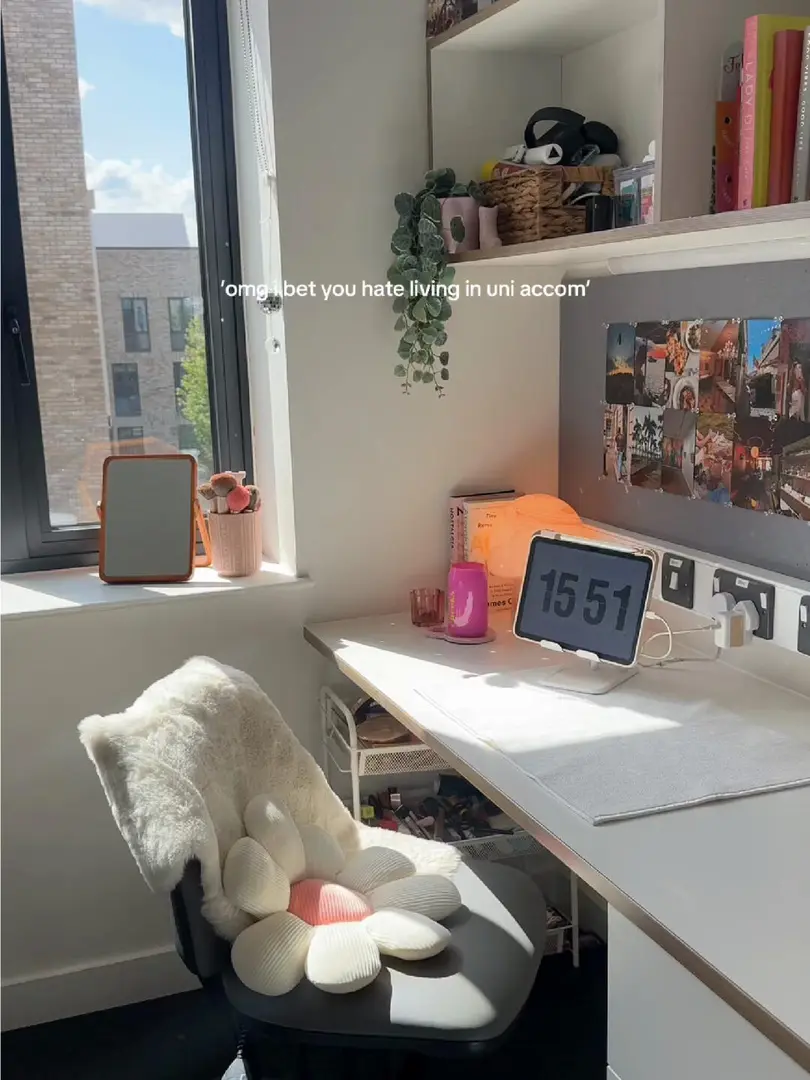 走幾步就到曼大，2XX studio，真的愜意暈啦