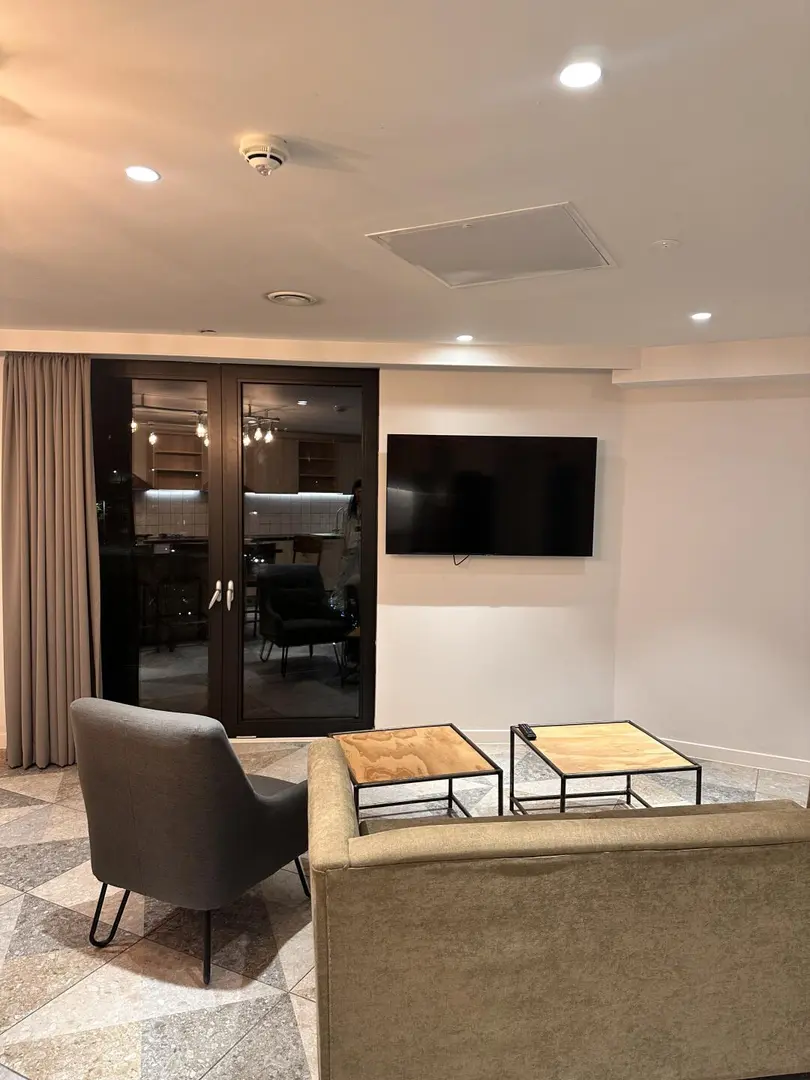 10min到步大｜雙落地窗stuidio躺看city夜景